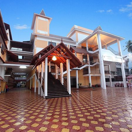 Rajavalsam Guruvāyūr Buitenkant foto
