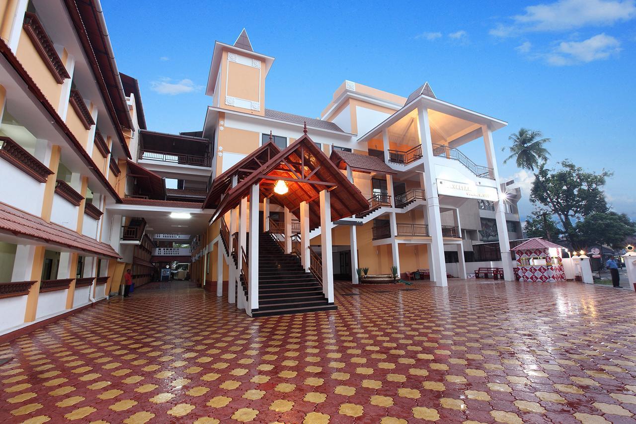 Rajavalsam Guruvāyūr Buitenkant foto