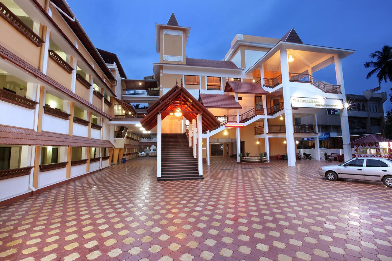 Rajavalsam Guruvāyūr Buitenkant foto